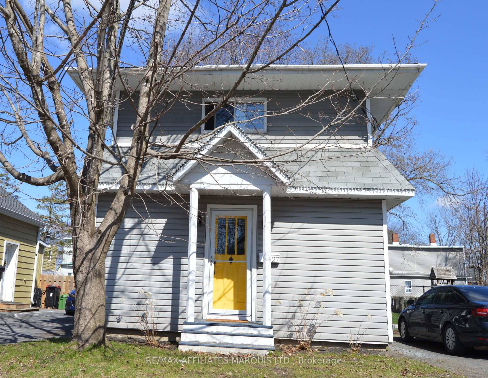 Situated on a quite dead end in the center of the city you will find this well maintained 2 Storey home that has an oversized detached garage with power.