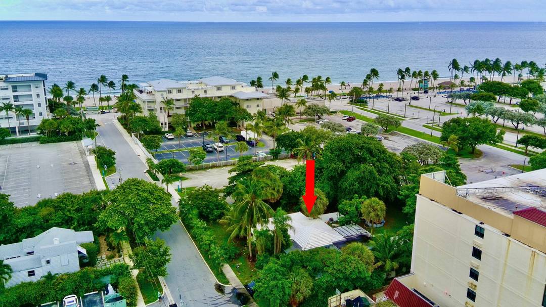 Incredible potential development opportunity in the heart of Deerfield Beach !