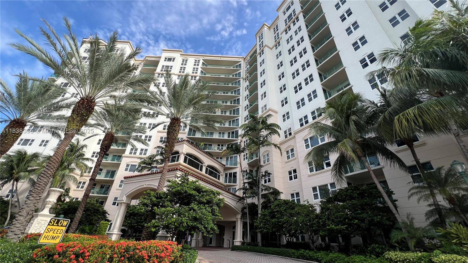 Beautiful Apartment at Turnberry Village 1 Bedroom 1 Bathroom, Fully Furnished in the Heart of Aventura, Porcelain Floors throughout, Open concept Kitchen with SS Appliances, Walking Closet, amazing Views to ...