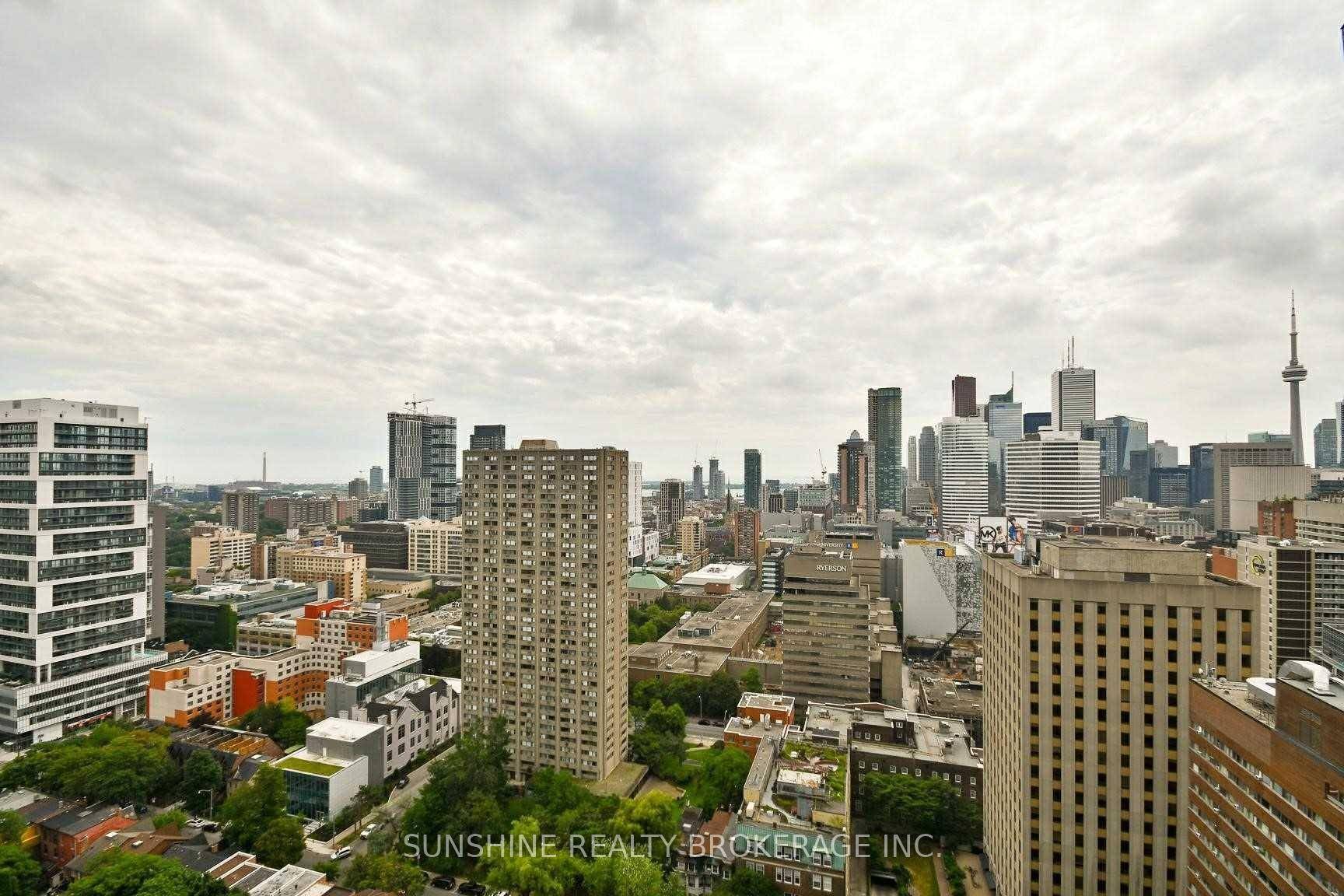 Amazing Bachelor With Unobstructed South City amp ; Lake View !