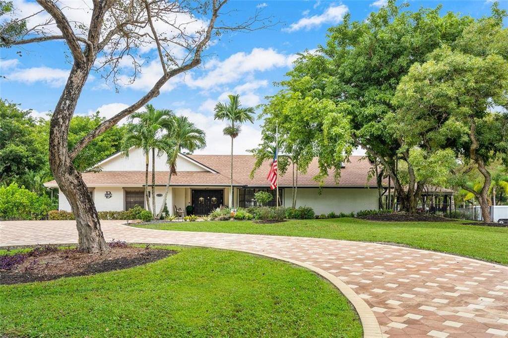 COME BUILD YOUR DREAM HOME ON THIS 2.