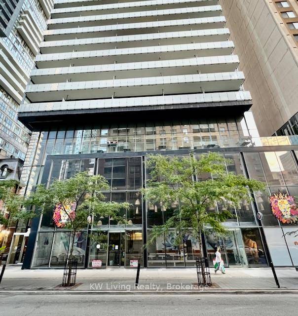 MAJOR STREET YONGE COLLEGE, VERY BUSY AREA PREVIOUS USES AS A RESTAURANT.