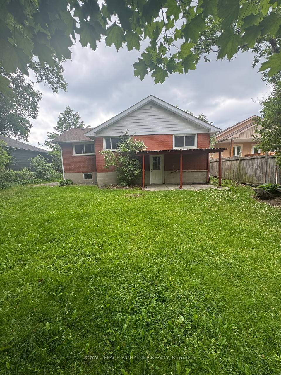 Discover this inviting 1 bedroom basement apartment located at 281 The Queensway South in the heart of Keswick.
