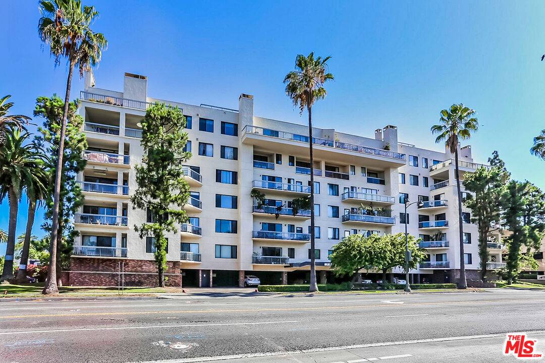 4460   Wilshire Blvd 2BR La