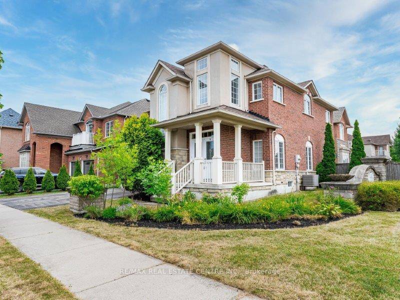 Immaculate 4 bedroom detached family home in a quiet community of Lake Point.