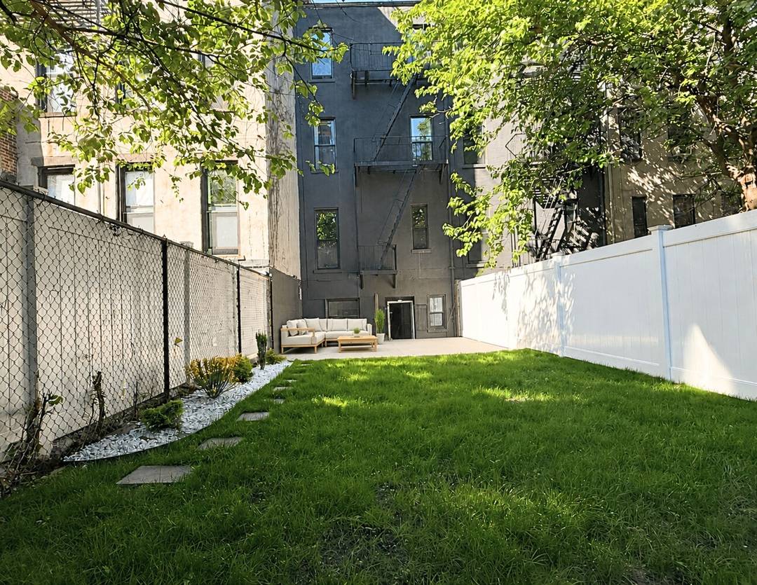 2 Bed Flex Space 2 Bath Duplex with Private Backyard Welcome home to this brand new, fully gut renovated 2 bedroom, Flex Space which could be used as a 3rd ...