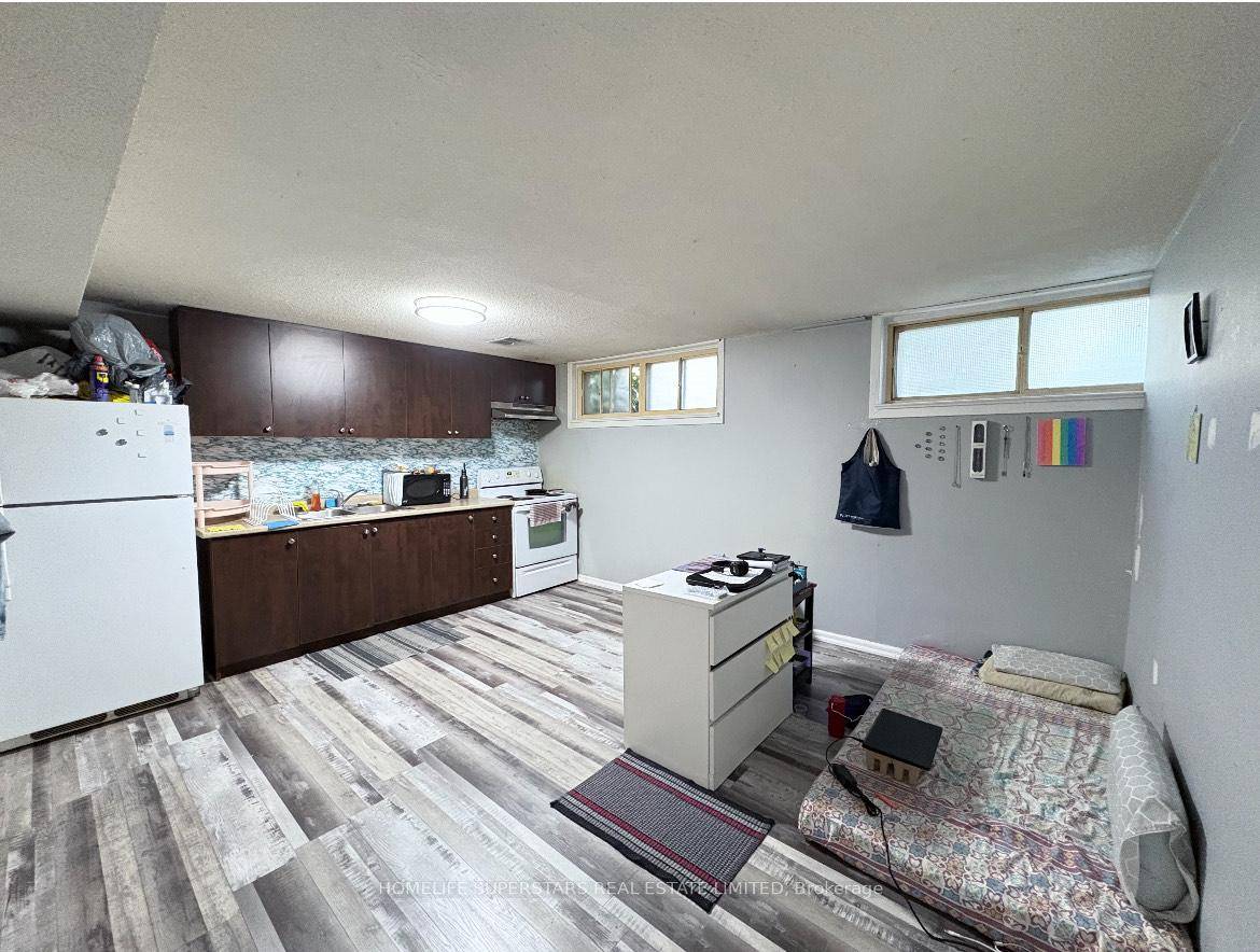 Beautiful 1 Bedroom Basement Apartment All Inclusive !