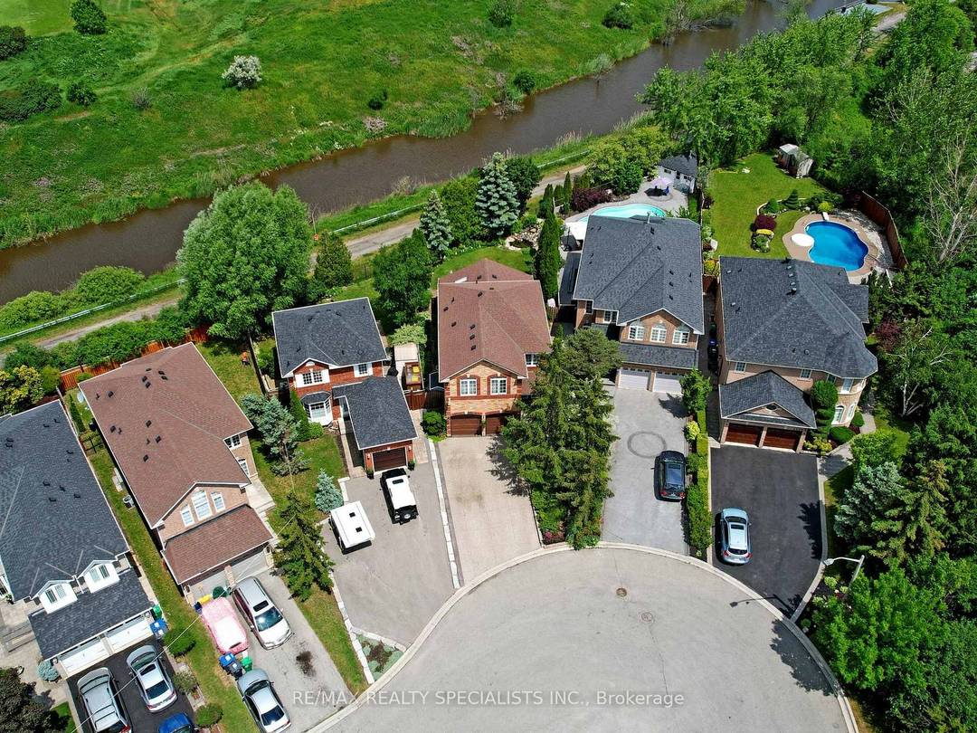 Backing onto golf course greenspace on a premium lot in sought after East Credit, this beautifully maintained home offers privacy, natural views, and bright, functional living space in a prime ...