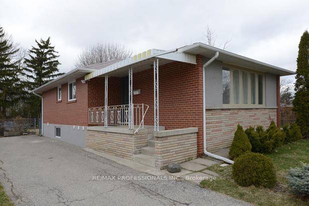 Over 2, 320 Sf Ft Of Living Space, Fully Furnished Home.