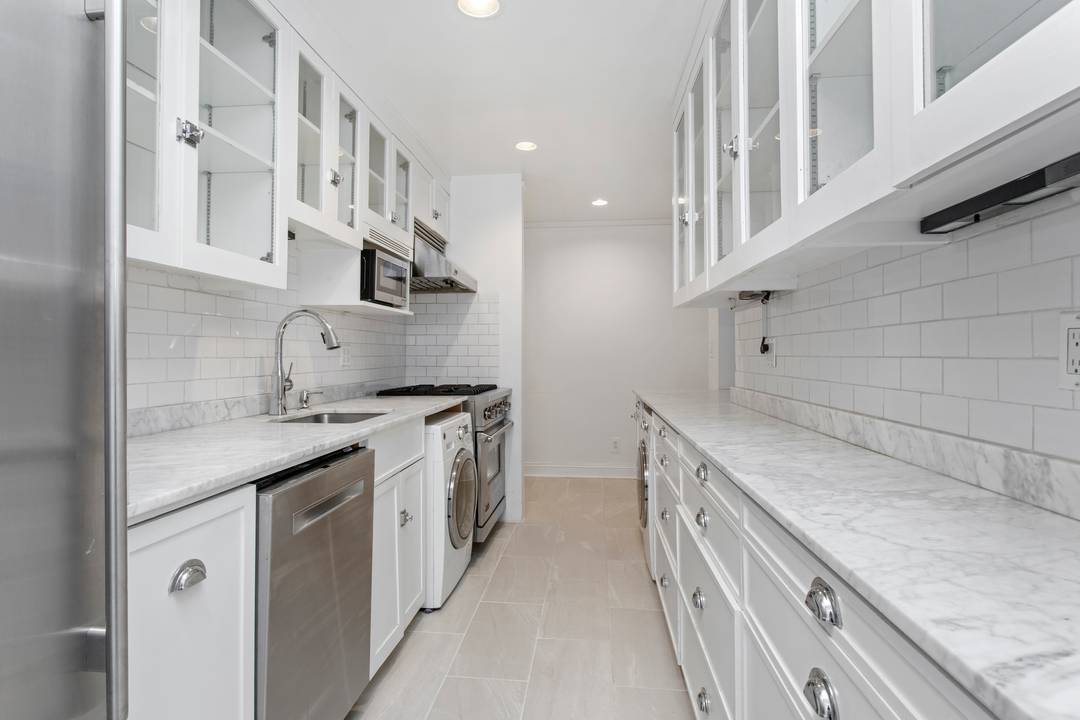 Rare opportunity to rent a 3 Bedroom on Park Ave in a highly sought after Prewar Condominium in the renowned Carnegie Hill.