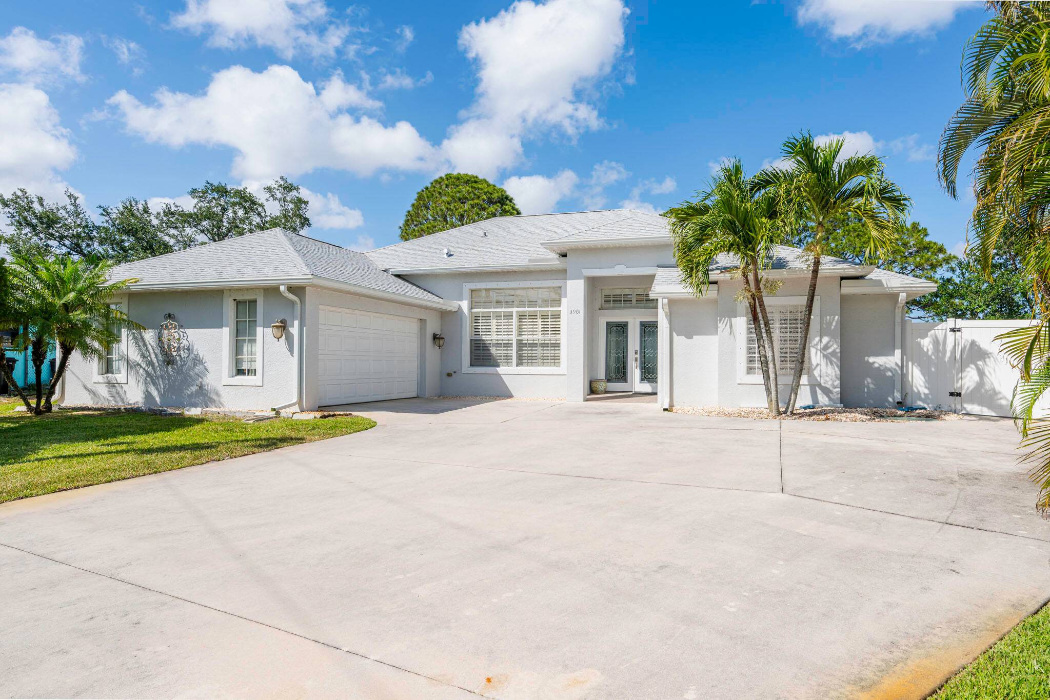 Meticulously maintained home on a 0.