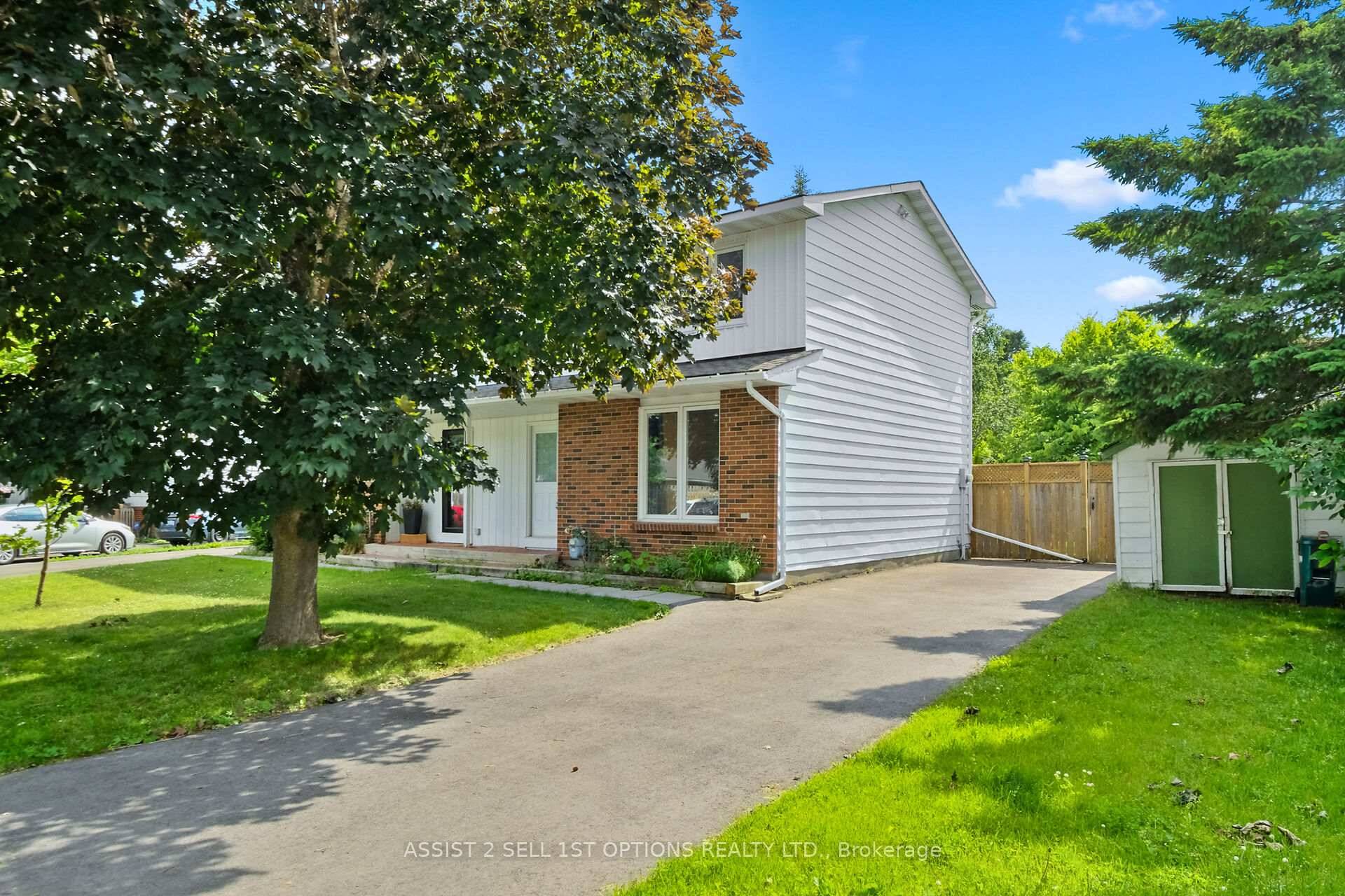 Welcome to your next home in the heart of Glencairn a popular area in Kanata !