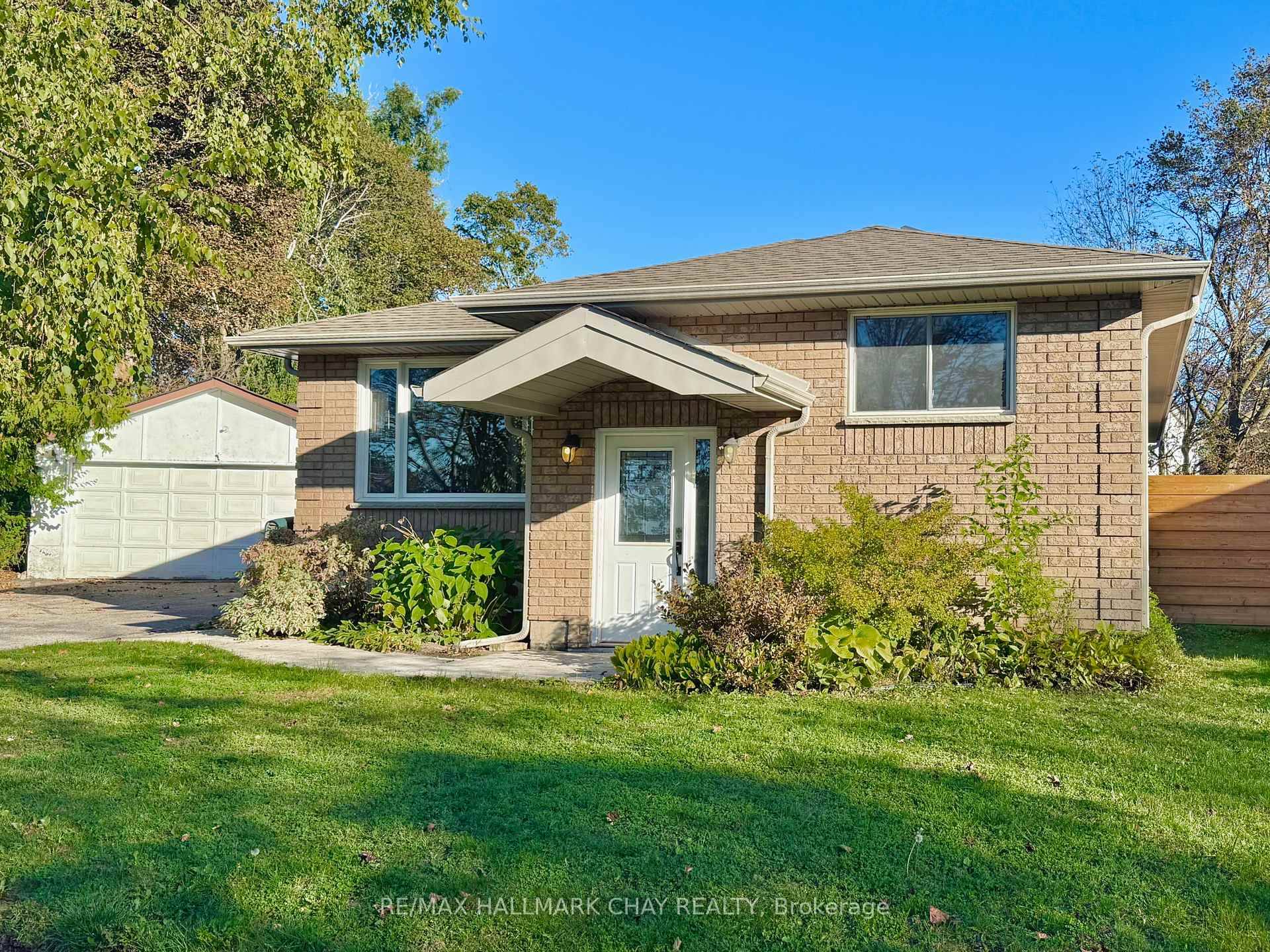 Welcome to this charming 3 bedroom, 2 bath bungalow in Barrie, set on an oversized pie shaped lot with plenty of outdoor space to enjoy, and a huge detached double ...