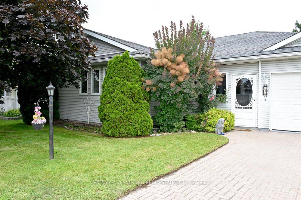Make an Offer on this generous size bungalow in an Adult Lifestyle Community in Wellington.