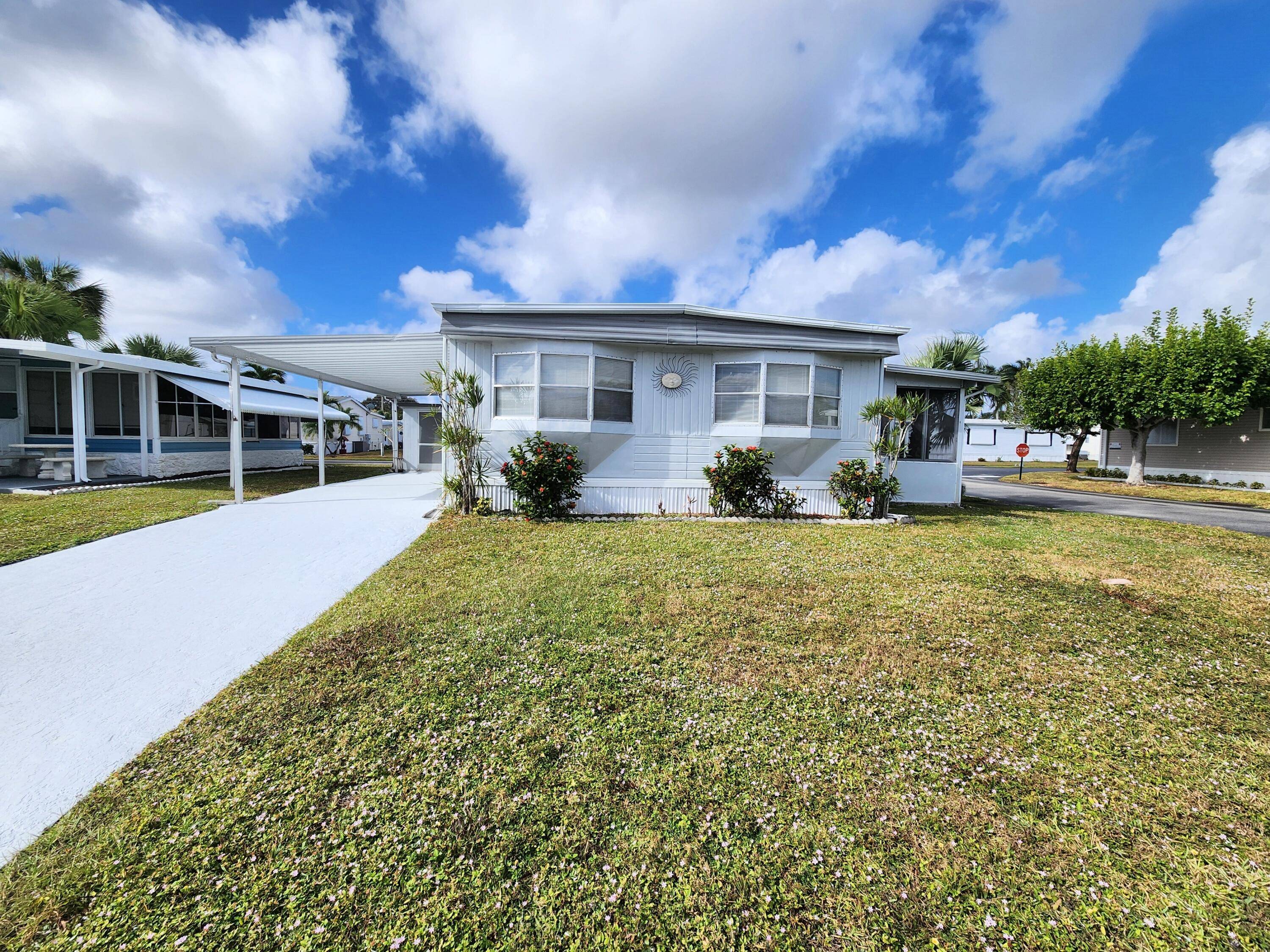 Find everything you're looking for in this freshly renovated corner lot !