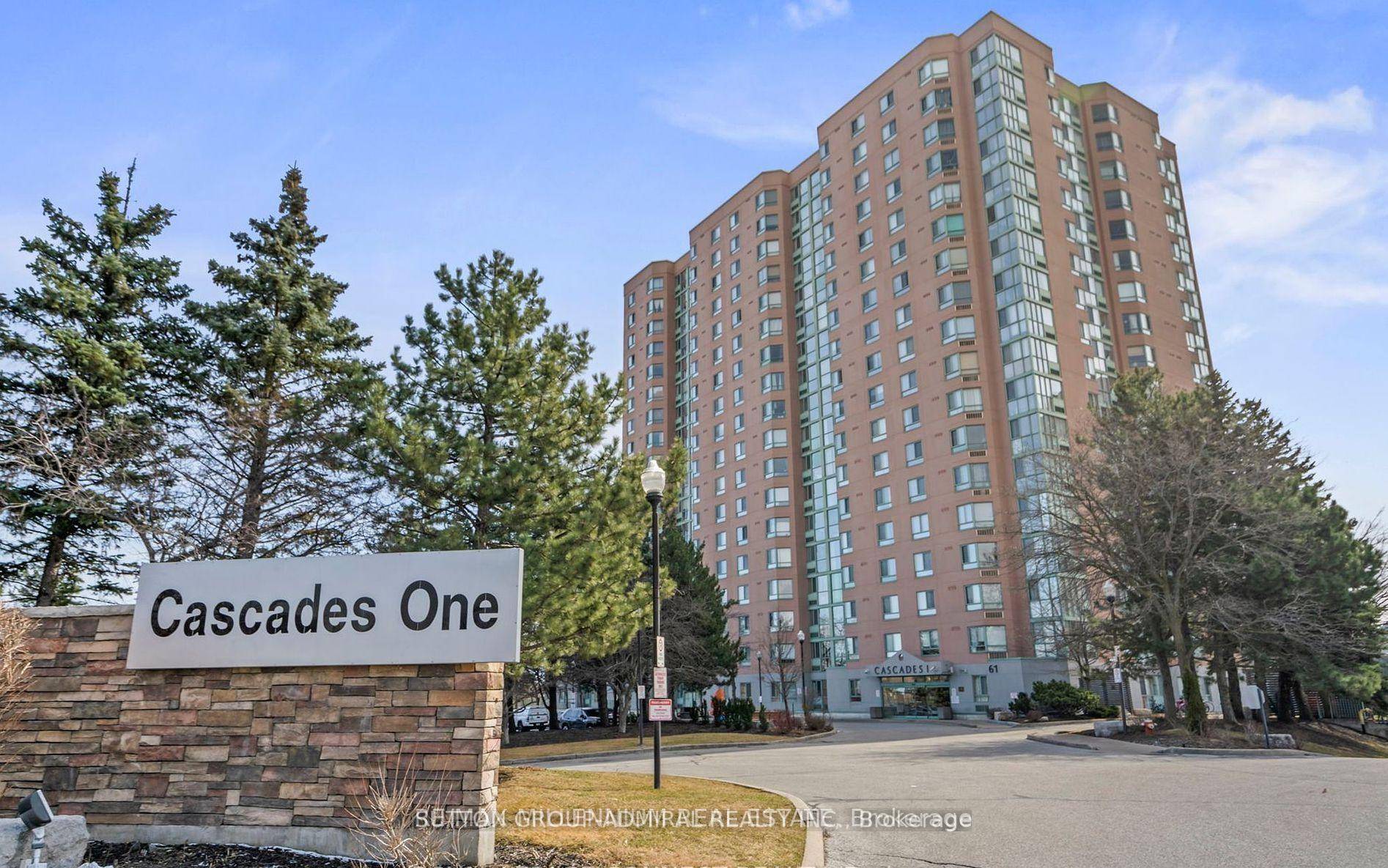 Stunning and spacious 2 bedroom, 2 bath unit Lovely unobstructed views, luxury amenities Indoor pool, squash court, sauna and fitness centre !
