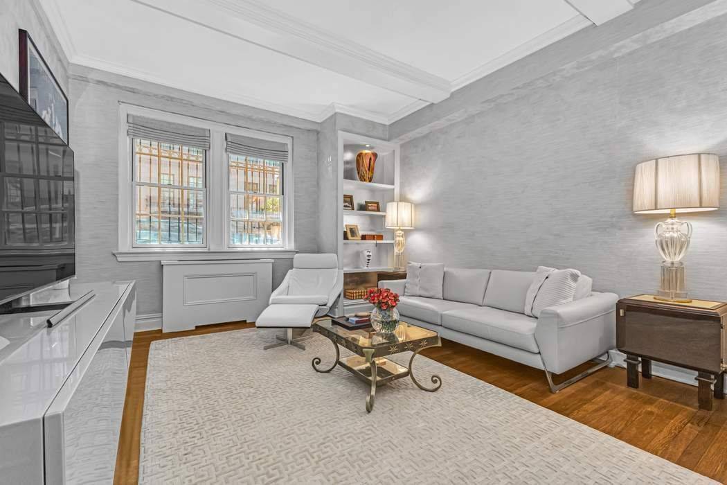 Charming Maisonette, with Townhouse Feel, in Pre War, Doorman Building in Prime Lenox Hill !