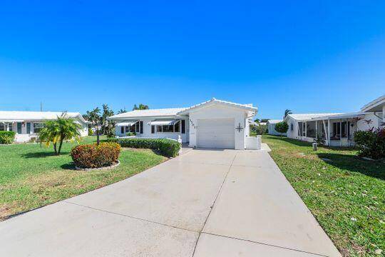 This beautifully maintained Edgewood model sits on a premier lot on an extremely quiet and private cul de sac.