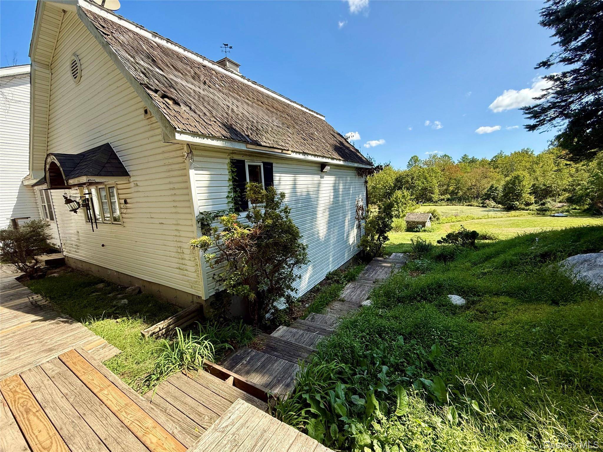 Multi Family Home Pine Bush Schools Private Multi Family Retreat on 7 Acres multi family farmhouse nestled on over 7 serene acres in Bloomingburg.
