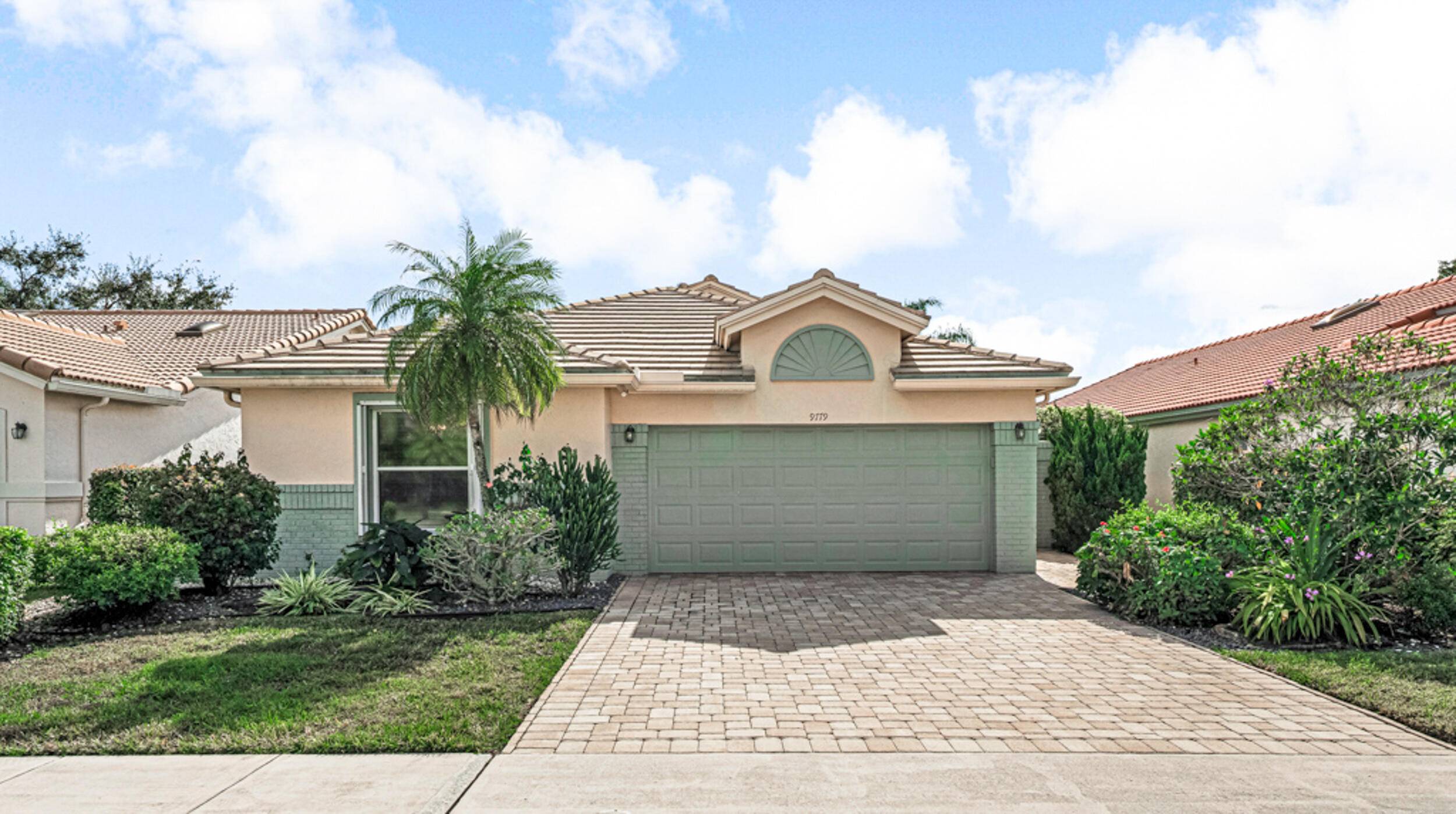 This very clean well maintained home offers a spacious bright layout with a beautiful lake view and a large private and open patio.