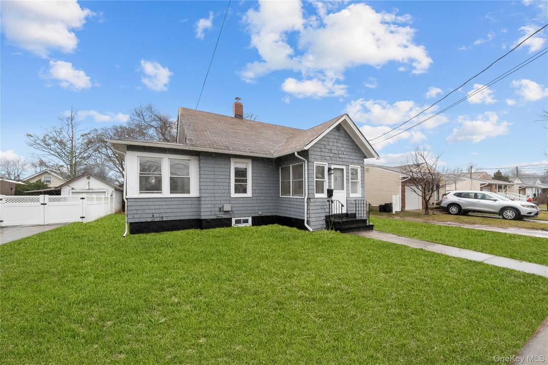 Welcome to this charming Freeport bungalow.