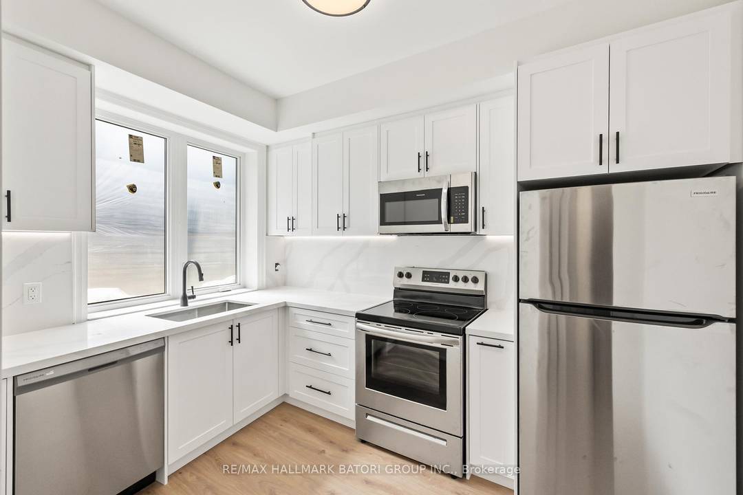 Ultimate modern living in this exquisite, newly renovated suite nestled in the heart of Midtown Toronto !