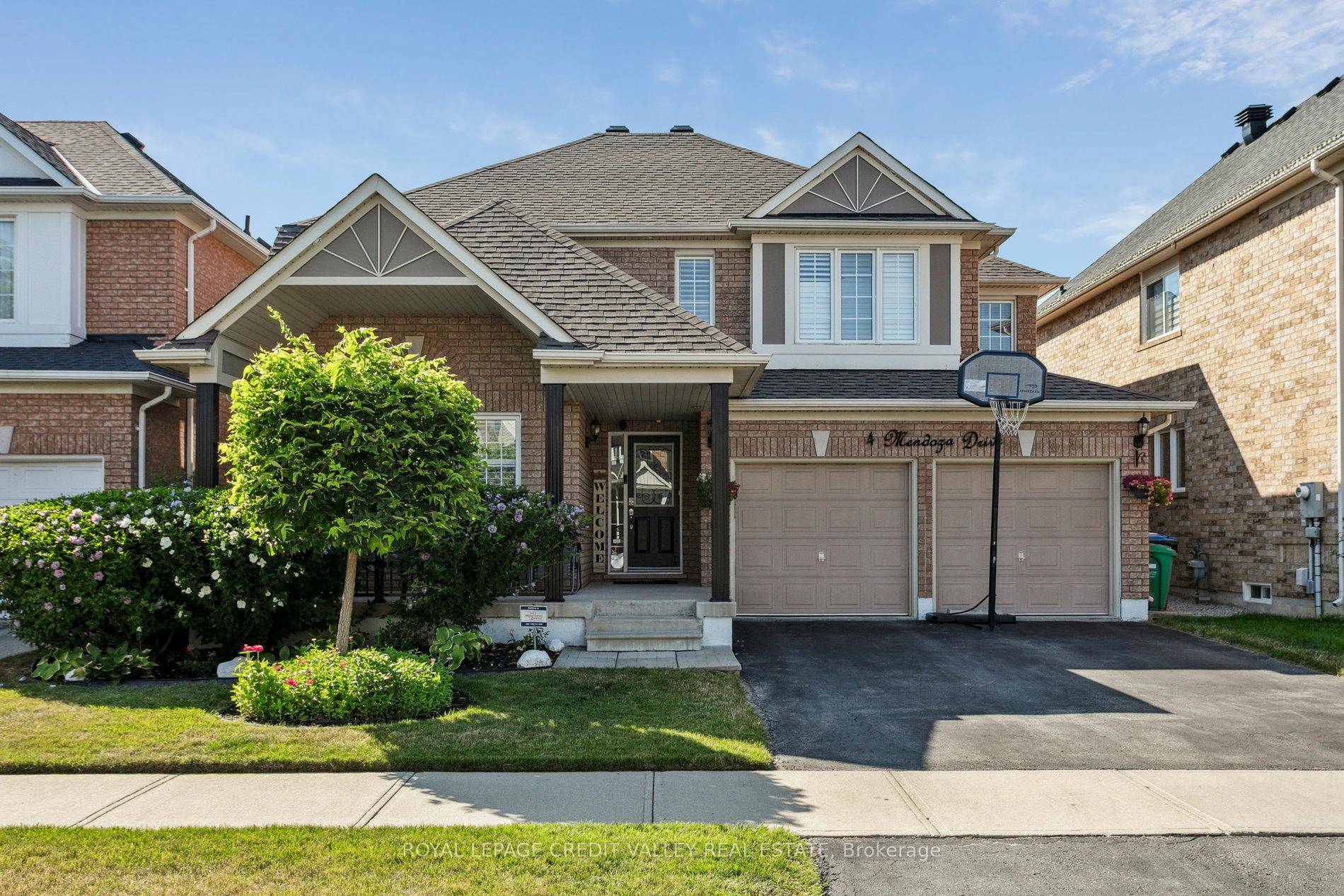 4 Bedroom Detached with a FINISHED BASEMENT with PERMIT !