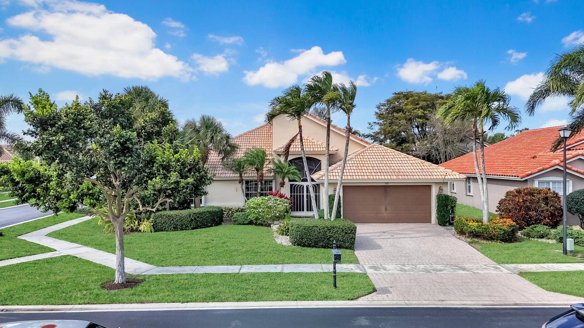 Welcome to this beautifully maintained residence nestled in the heart of the desirable 55 community of Lakeridge Falls.