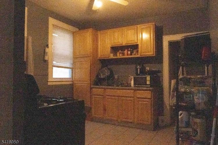 Welcome to 411 South 15th Street, Newark, New Jersey a great multifamily opportunity located in the heart of Newark.
