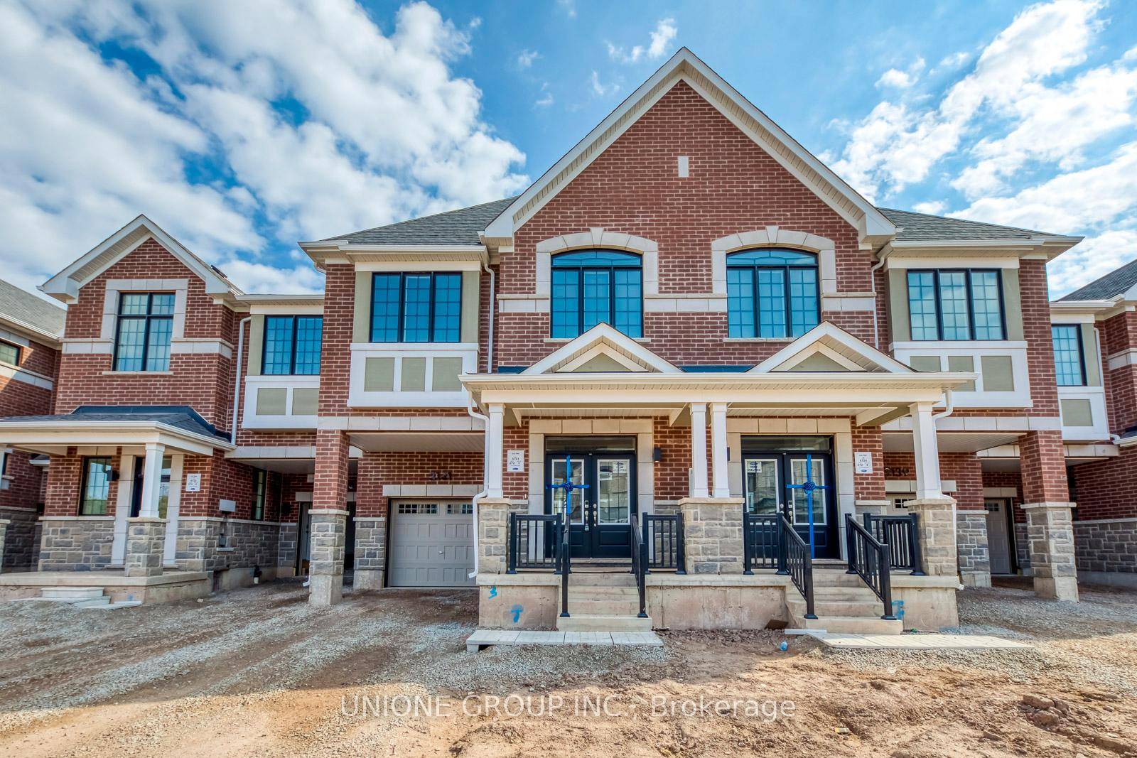 Brand New Stunning 4 Bed, 2.