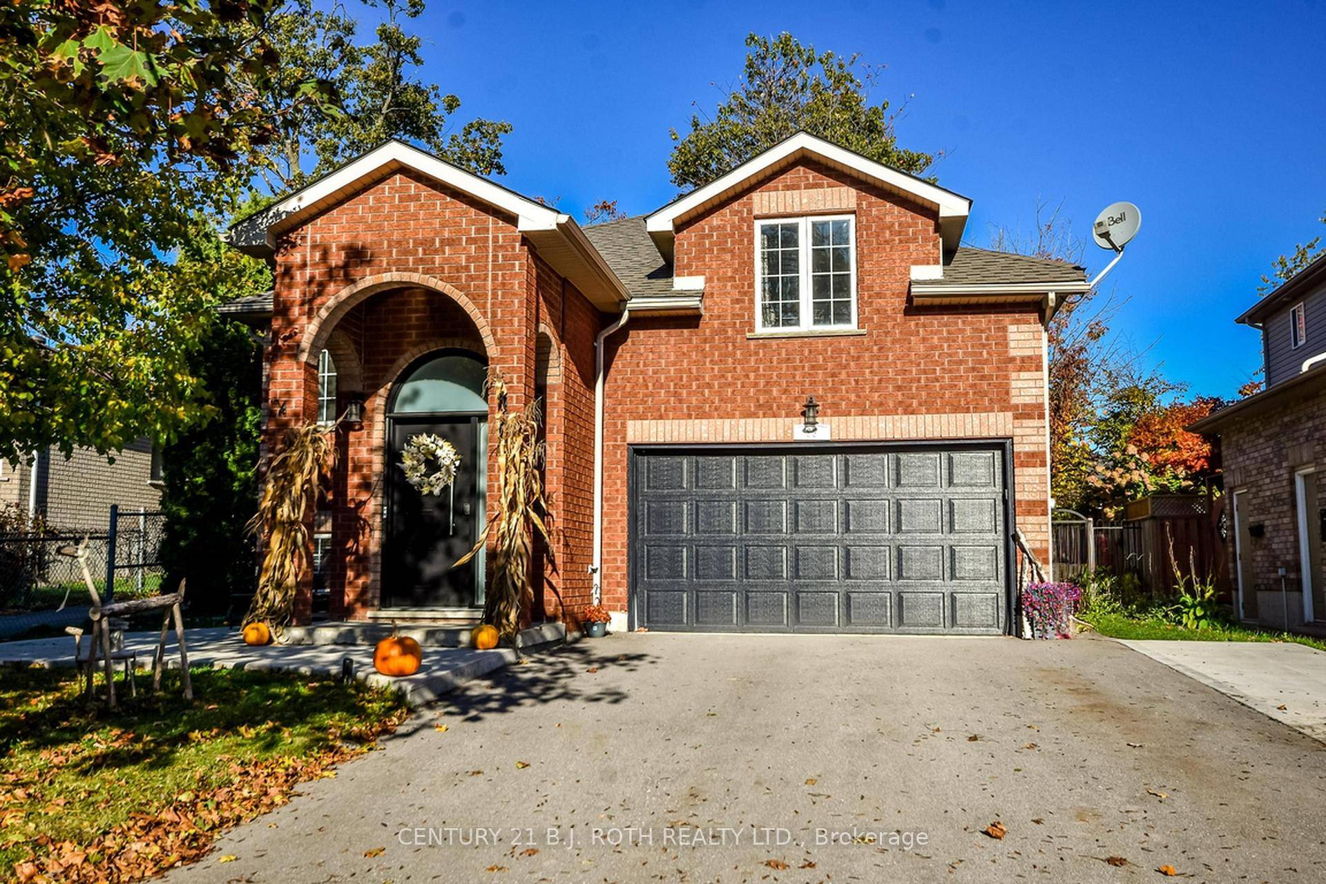 'Welcome to Country Club Estates North Barrie's Hidden Gem !