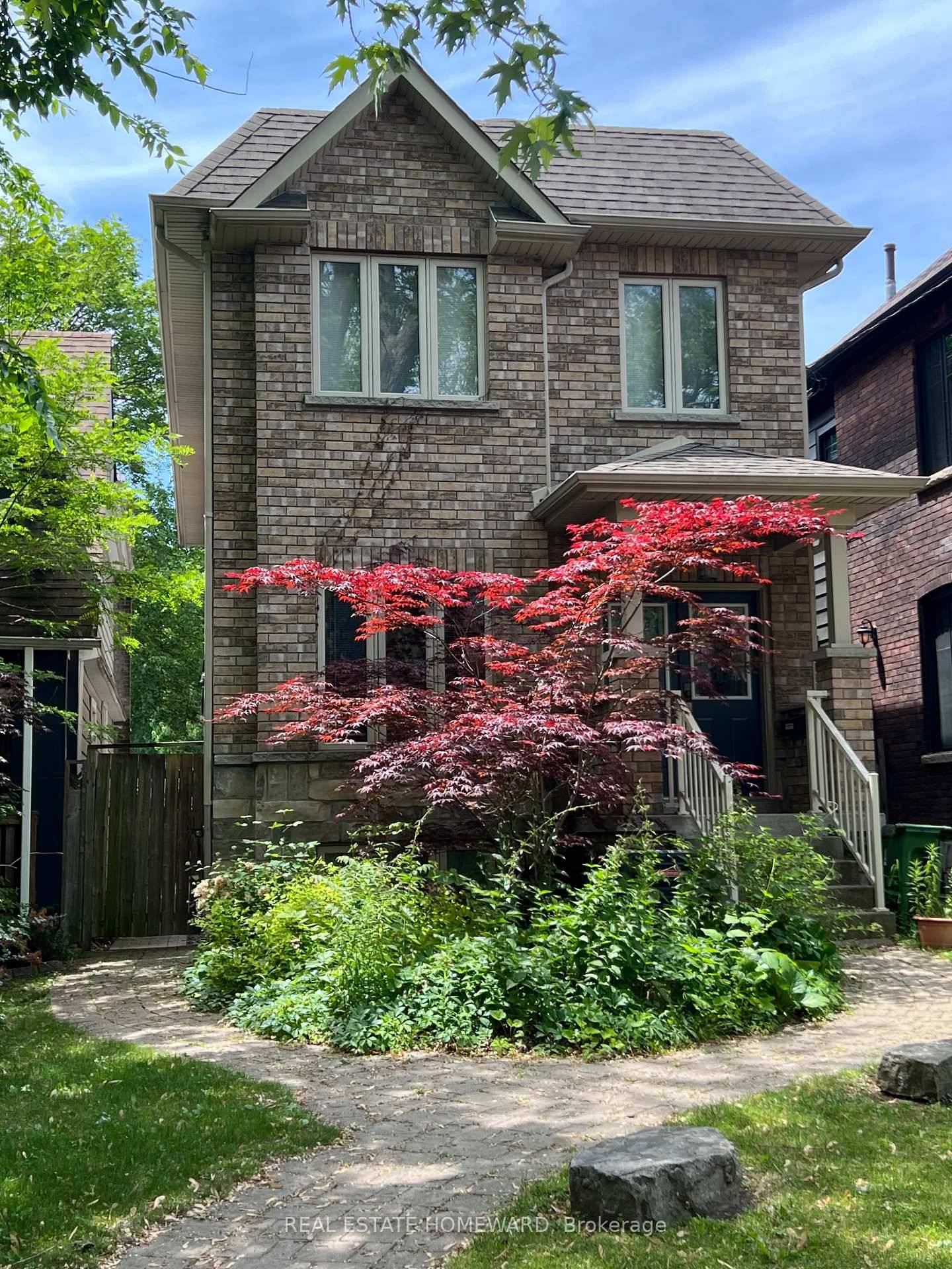 Welcome to 400 Leslie One of the Largest Lower Units in Leslieville.