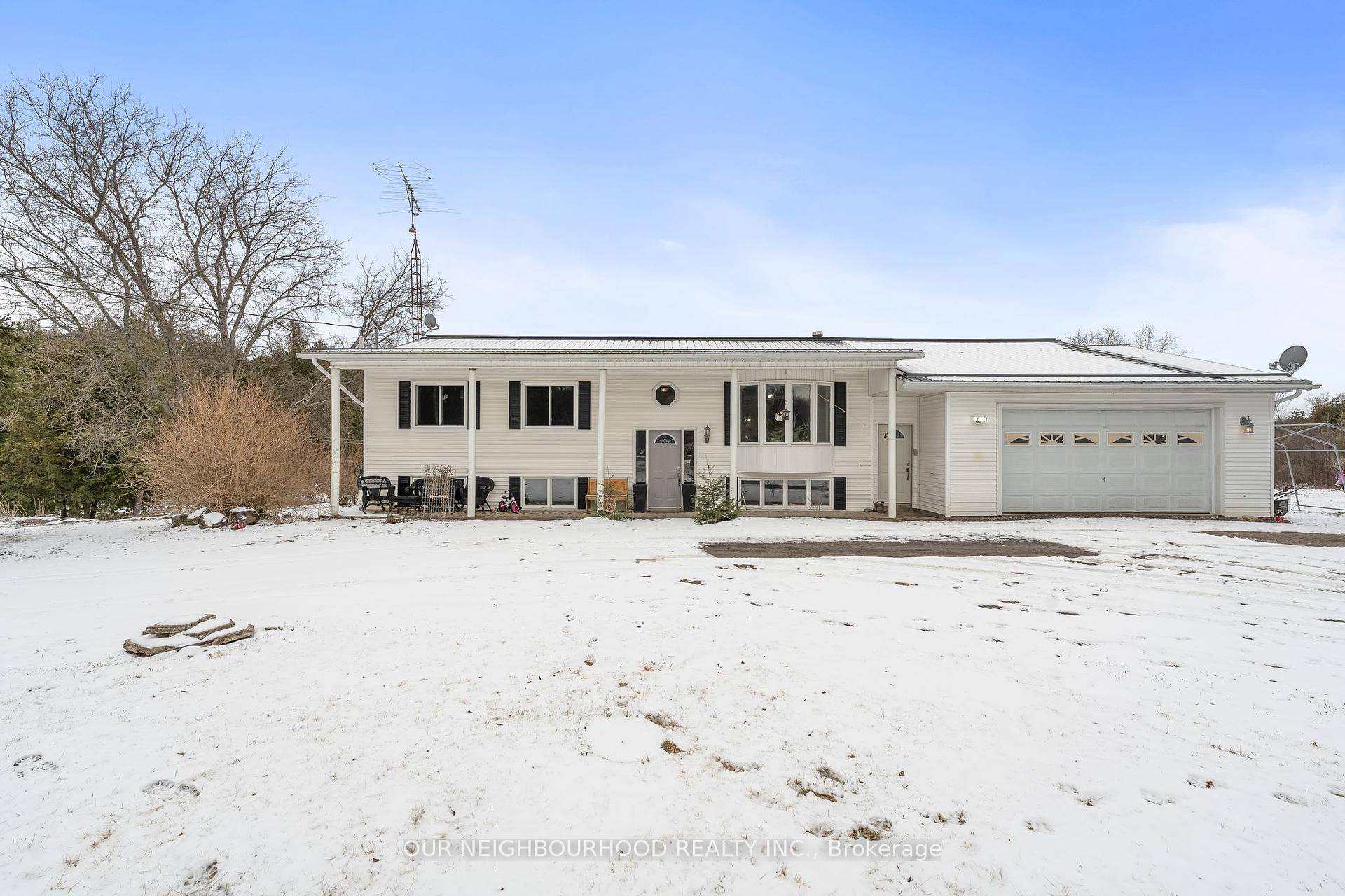 Welcome to 1442 Quin Mo Lac Road in lovely Tweed, Ontario !
