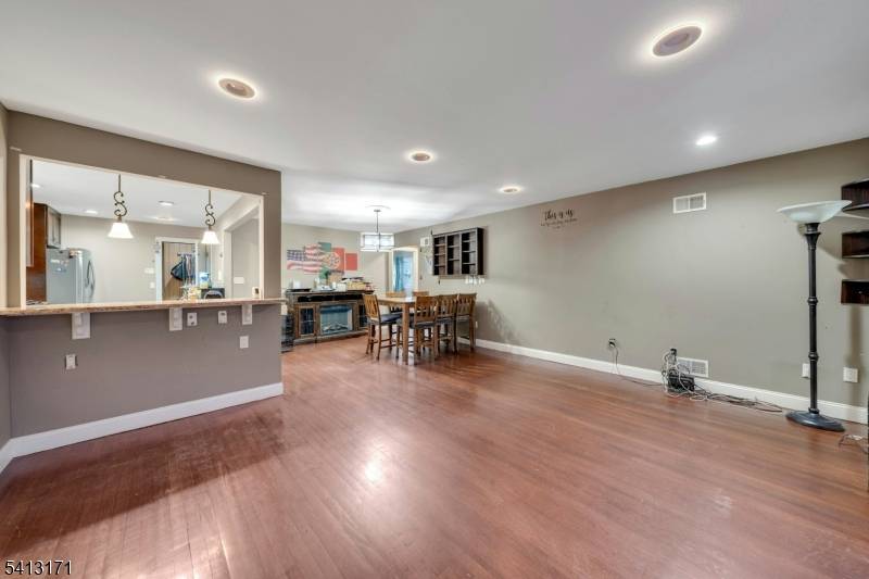 Two family house on a Cul de Sac !