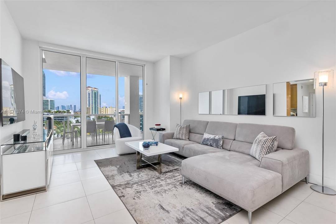 Stunning 1, 698sqft, 10th floor residence at the exclusive Continuum on South Beach.