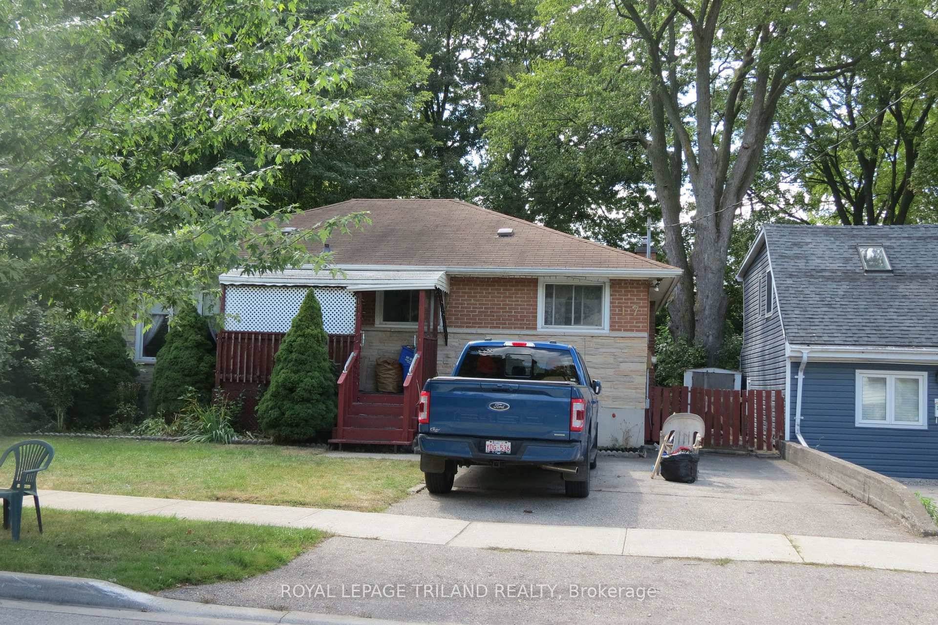 Welcome to 17 Clemens Street a bright and spacious 2 bedroom basement unit perfect for comfortable living.