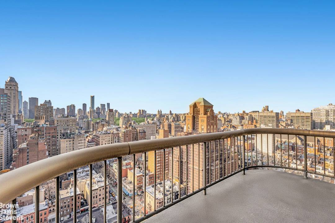 Bring Your Architect and Contractor Spectacular Central Park and Skyline Views from the 26th Floor Corner Three Bedroom This is your chance to design your dream home in a full ...