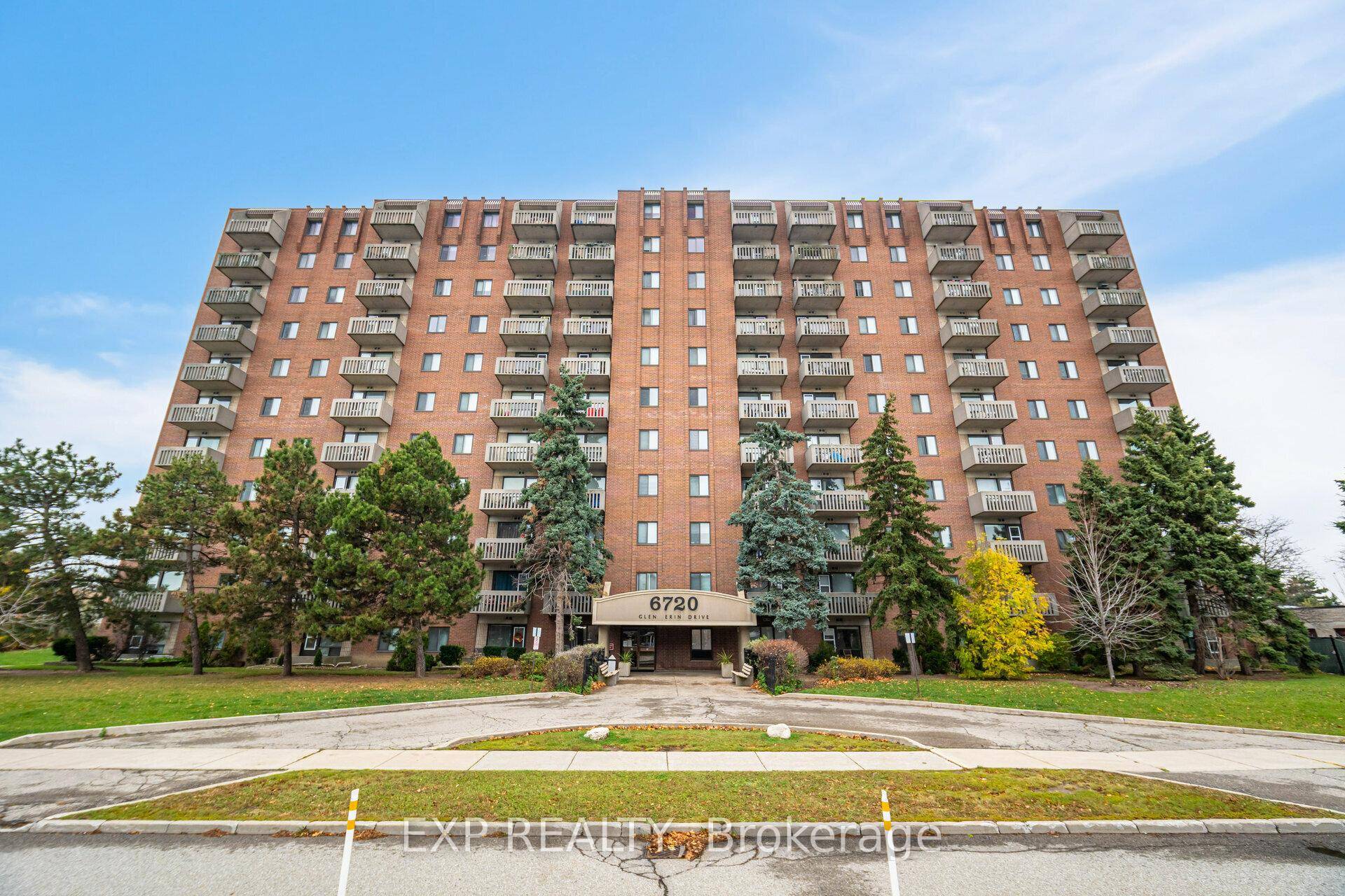 Welcome to this beautifully furnished 1 bedroom apartment on the 5th floor of a well maintained building !