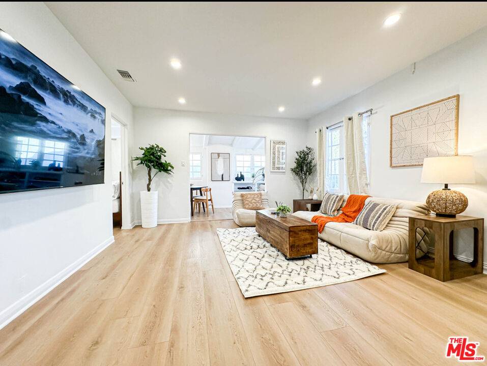 239 S Doheny Dr 2BR Beverly Grove La