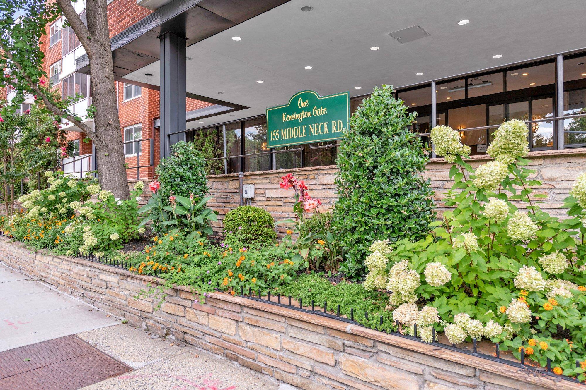 Available for the first time in 30 years, a one of a kind true penthouse located in Great Neck's most prestigious full service building.