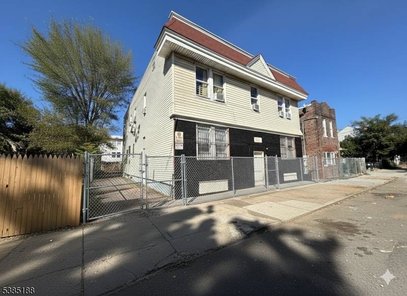 Prime 4 Family Home, each unit has 2 bedrooms EIK and living dining room, across four distinct, spacious units.