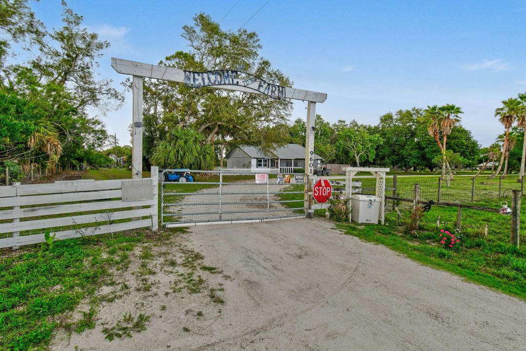 This unique 20 acre multi generational farm is ideal !