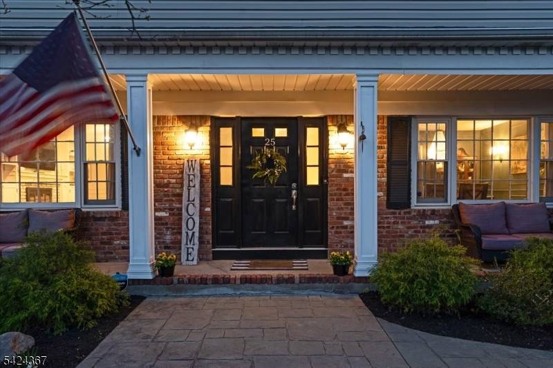 Welcome to 25 Jay Street !