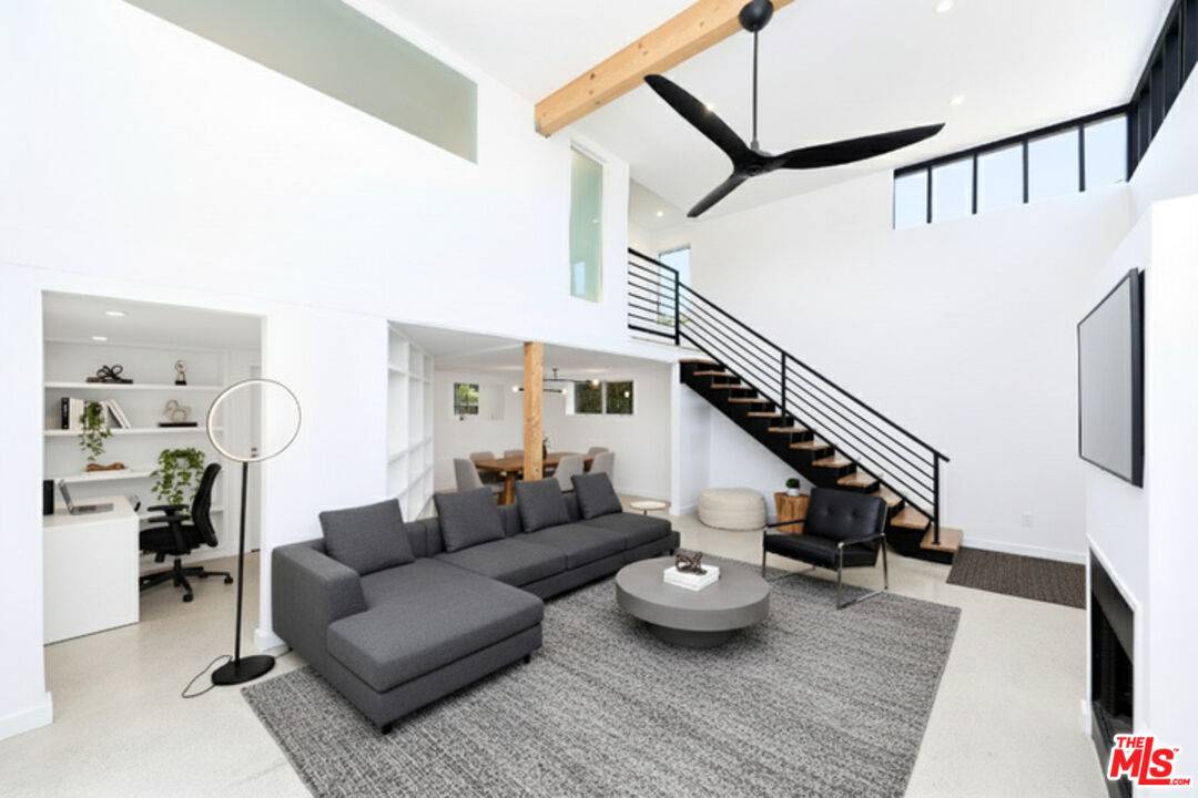 519 1/2  San Juan Ave 3BR Marina Del Rey La