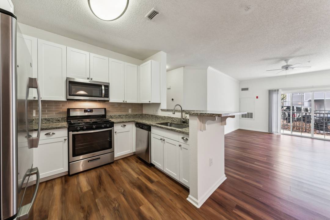 Nestled in the charming town of Wilton, Hayworth Wilton offers a beautifully renovated two bedroom two bath apartment home.