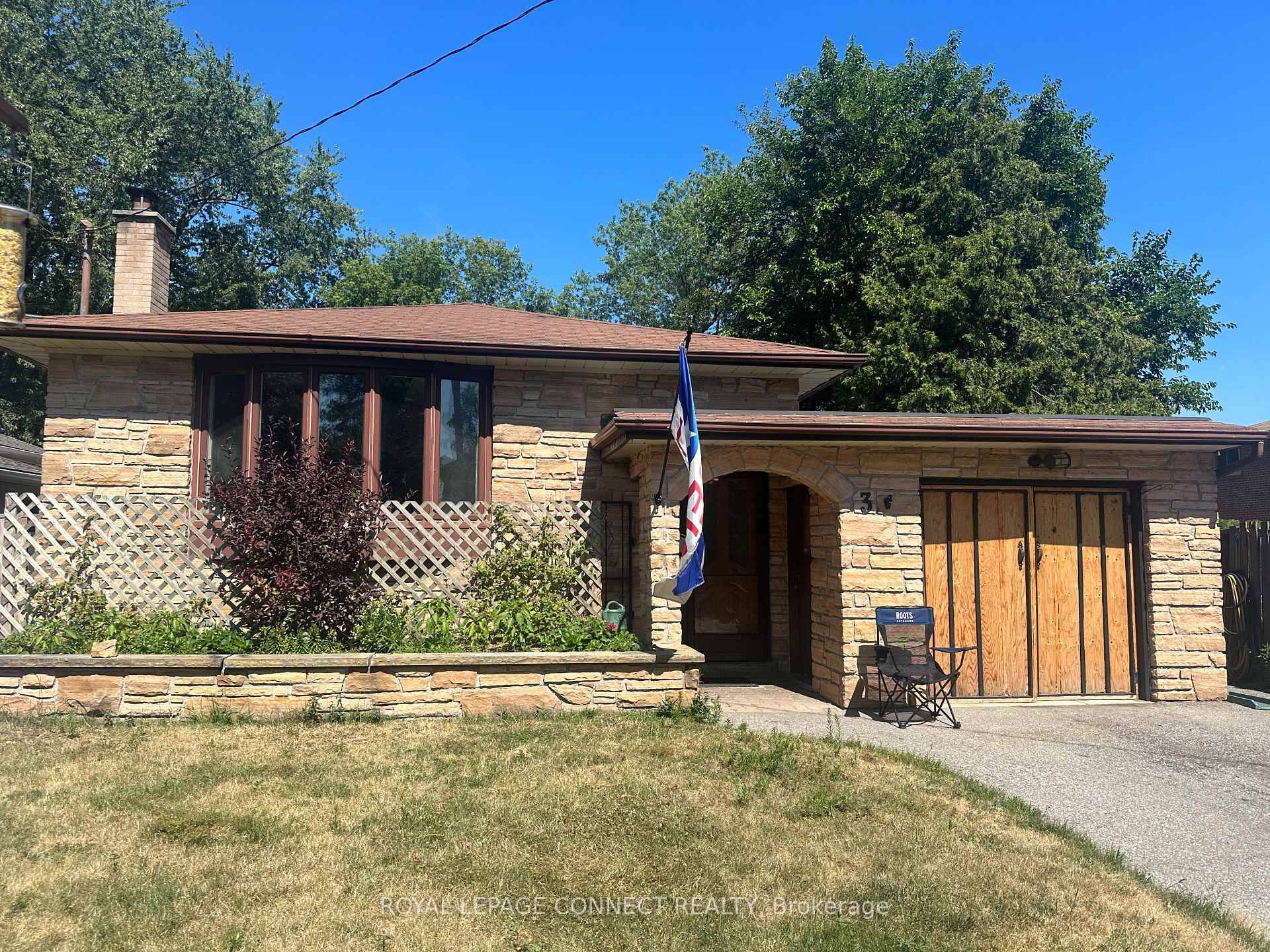 Newly Renovated 2 Bedroom Basement Apartment in West Hill Neighborhood !