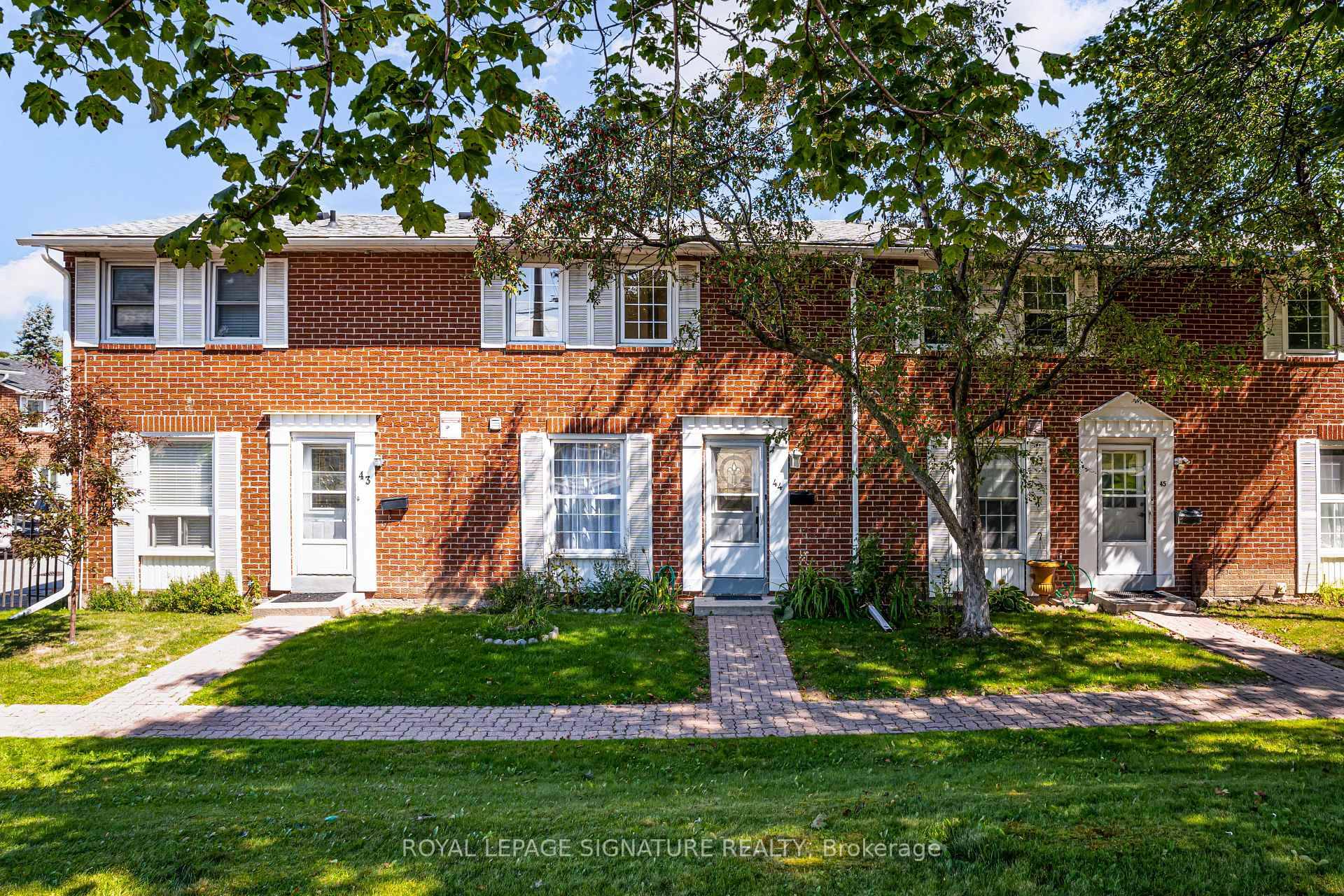 Welcome To 71 Cass Avenue 44, A Beautifully Renovated 3 Bedroom, 2 Bathroom Townhome Nestled In The Sought After Tam OShanter Sullivan Neighbourhood.