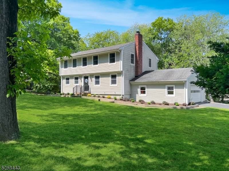 Renovated 5 BR, 2. 5 BA, center hall colonial, located on a quiet culdesac, is sure to please !