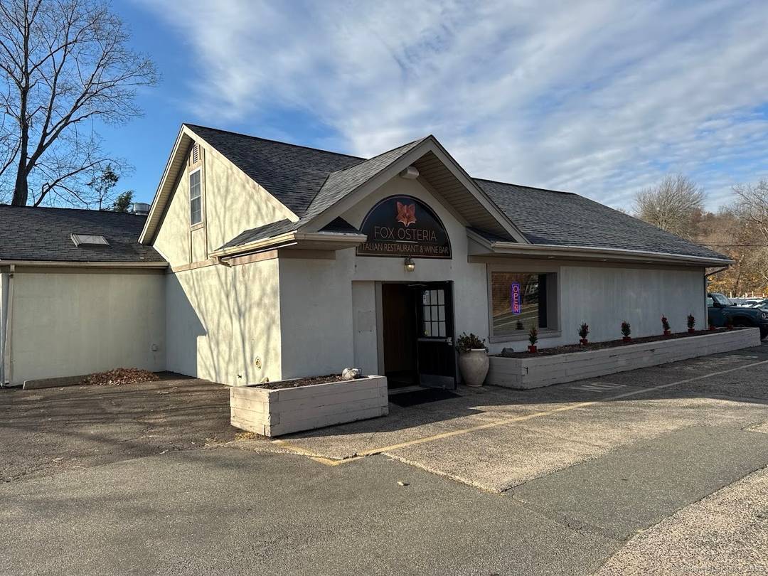 4, 300 SF Turnkey Restaurant with Real Estate Business Property For Sale Seize the opportunity to own a thriving, established restaurant with prime real estate in South Meriden !