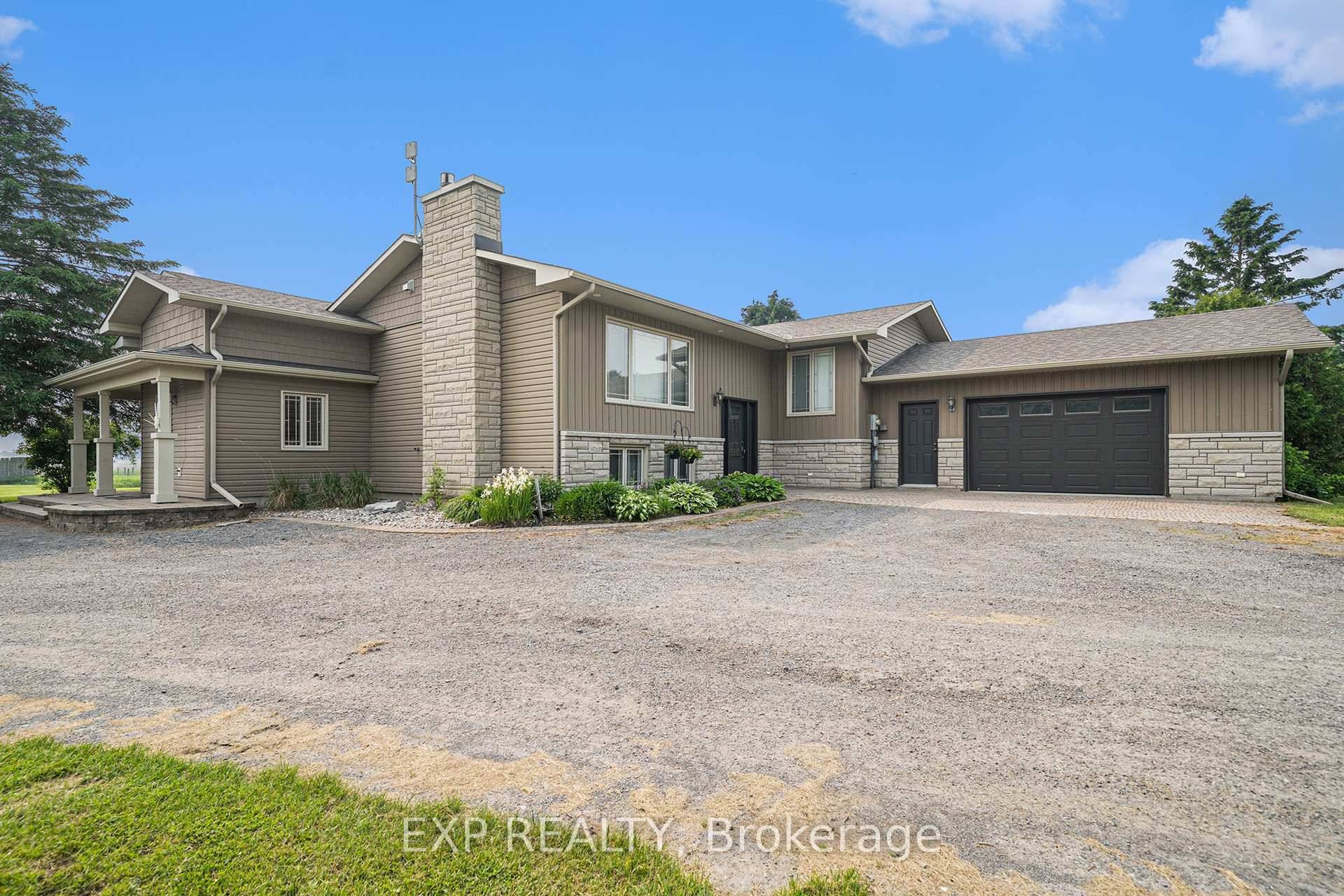 Welcome to this well maintained 3 bedroom bungalow with spacious lower level apartment !